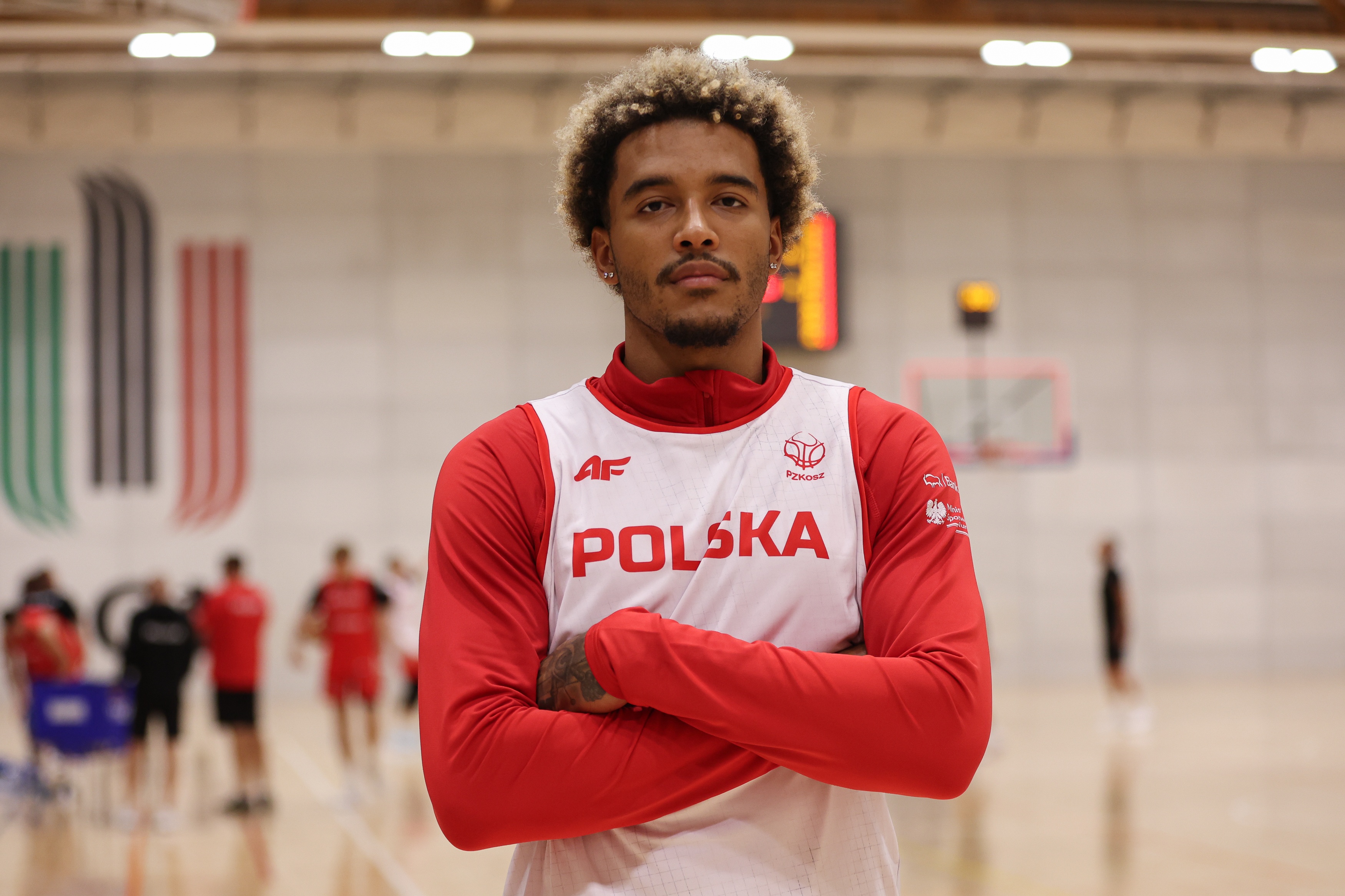 索汉因伤缺席欧锦赛 波兰首胜后激动发文：加油前进